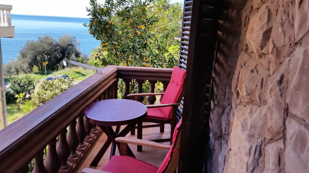 Villa Sara Guesthouse Sveti Stefan Phòng bức ảnh