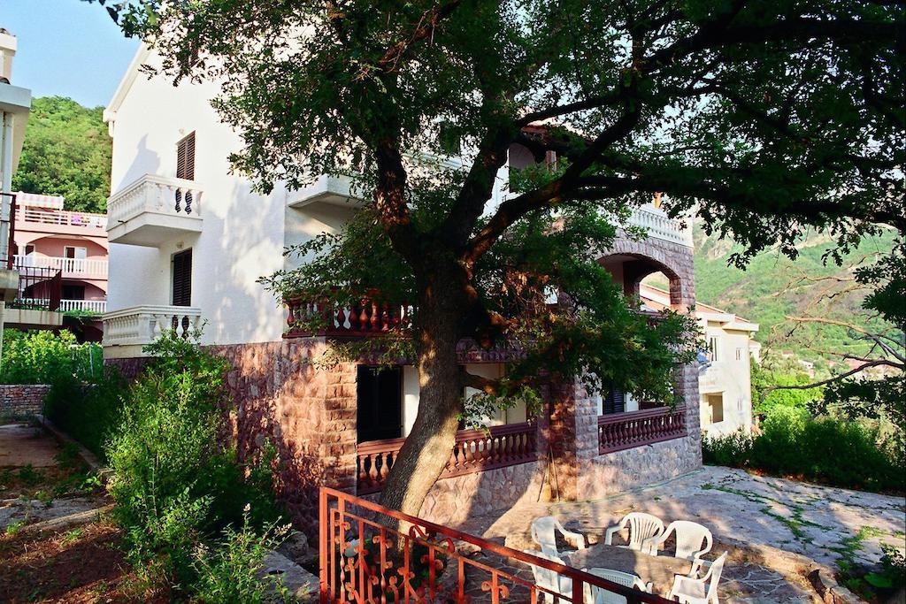 Villa Sara Guesthouse Sveti Stefan Ngoại thất bức ảnh