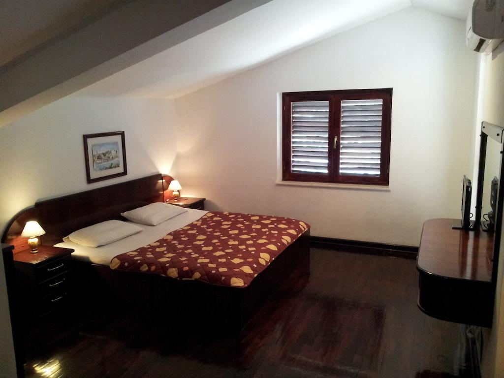 Villa Sara Guesthouse Sveti Stefan Phòng bức ảnh