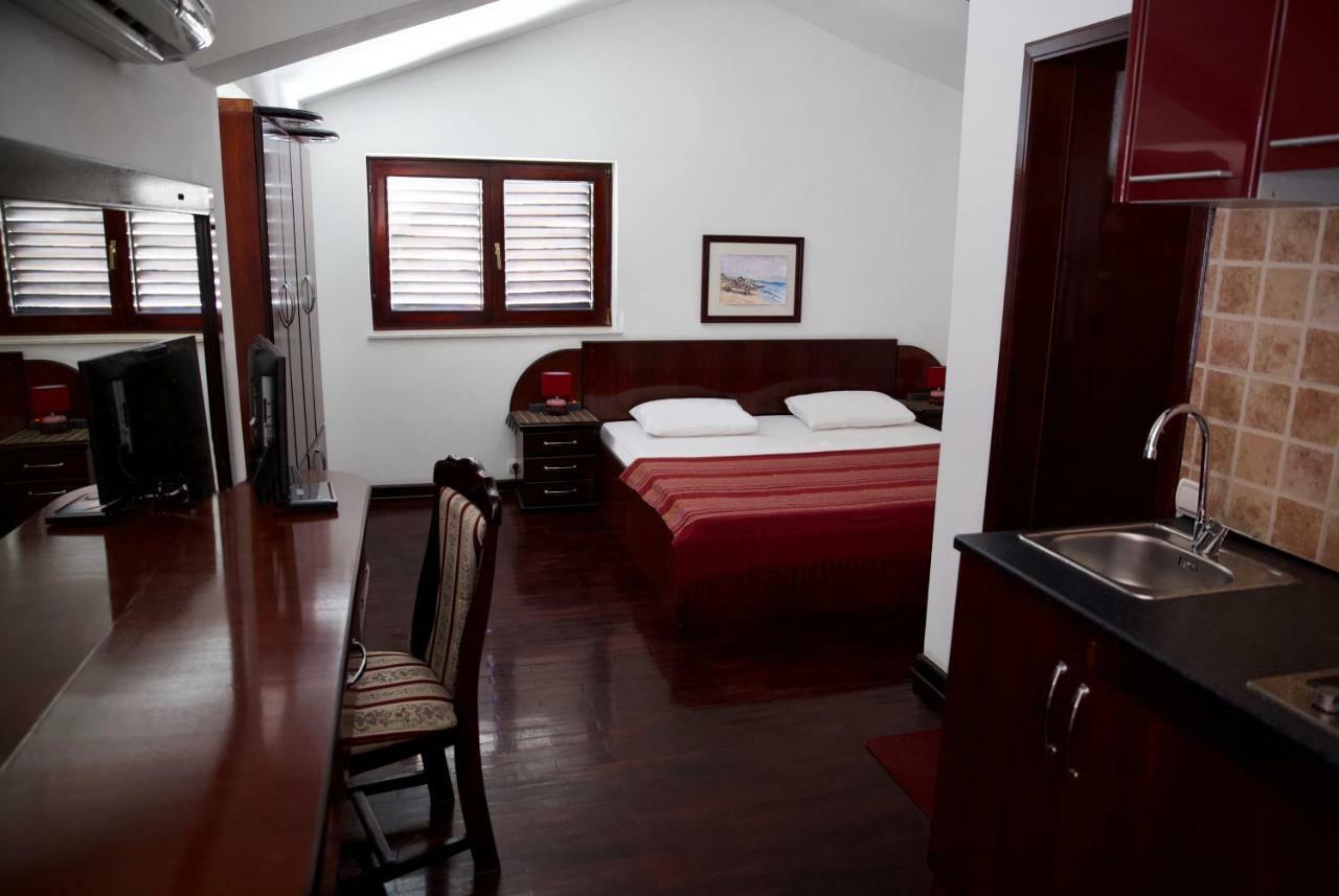 Villa Sara Guesthouse Sveti Stefan Ngoại thất bức ảnh