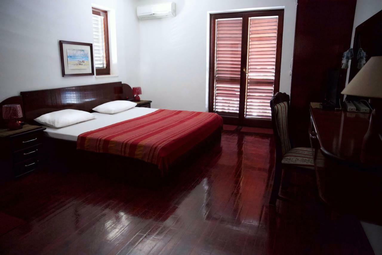 Villa Sara Guesthouse Sveti Stefan Ngoại thất bức ảnh
